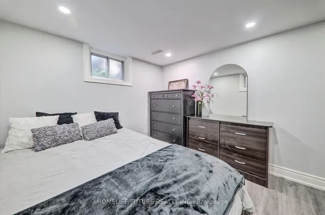 Additional image 32 of 26 North Bonnington Ave