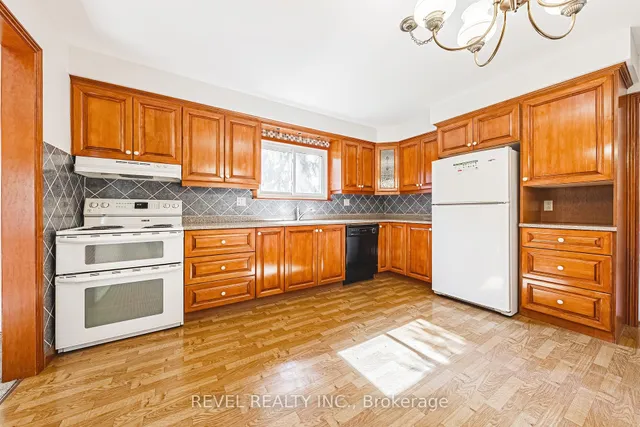 Additional image 8 of 594 Moorelands Cres