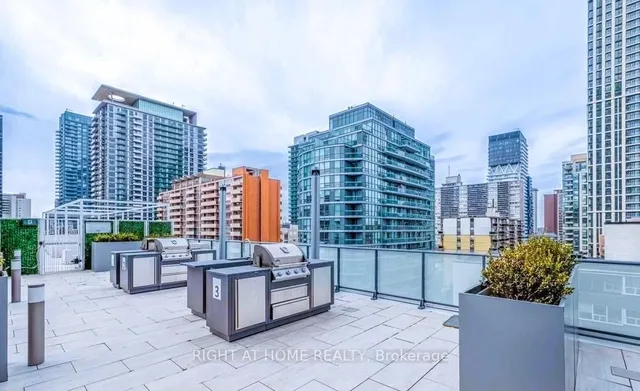 Additional image 17 of 161 Roehampton Ave Unit 733