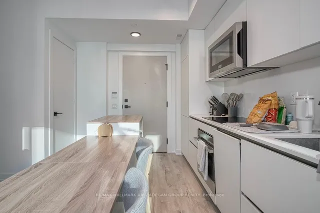 Additional image 7 of 327 King St Unit 1408