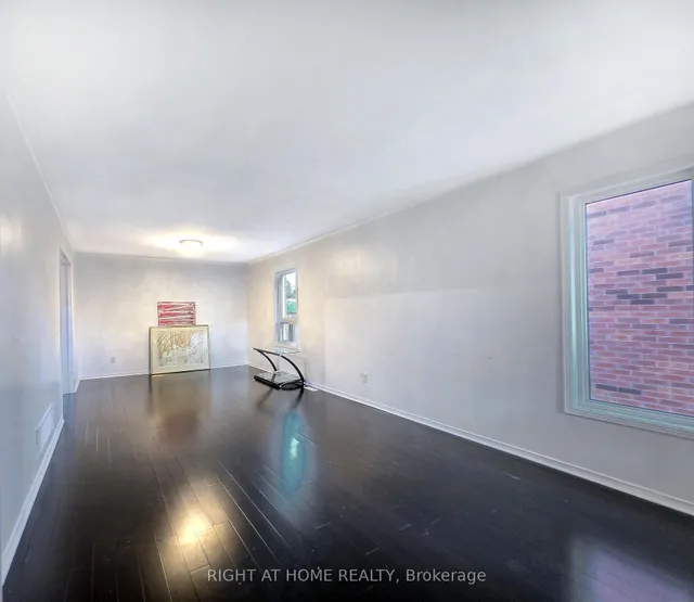 Additional image 5 of 6 Buffridge Tr