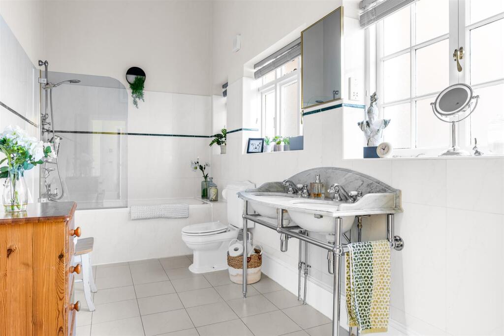 Additional image 7 of Tewin Water House, Tewin Water, Digswell