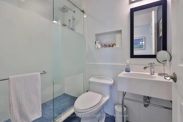 Additional image 29 of 230 King St Unit PH18