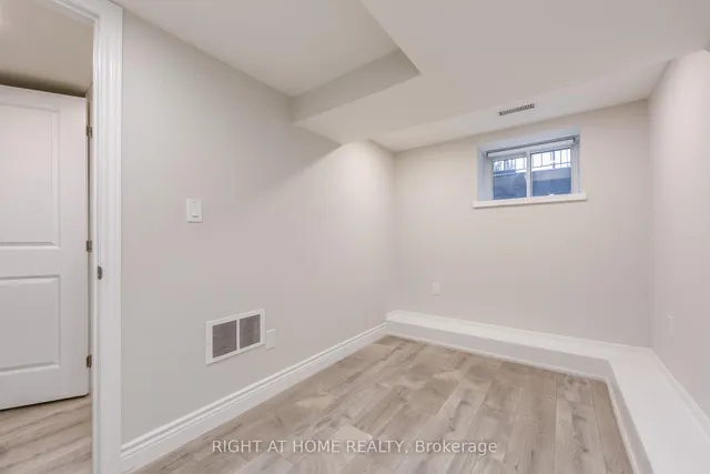 Additional image 40 of 701 Dupont St