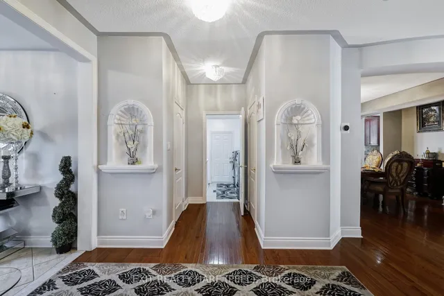 Additional image 10 of 23 Fontainebleu Rd