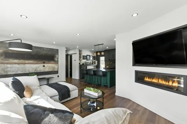 Additional image 10 of 30 Cloke Crt