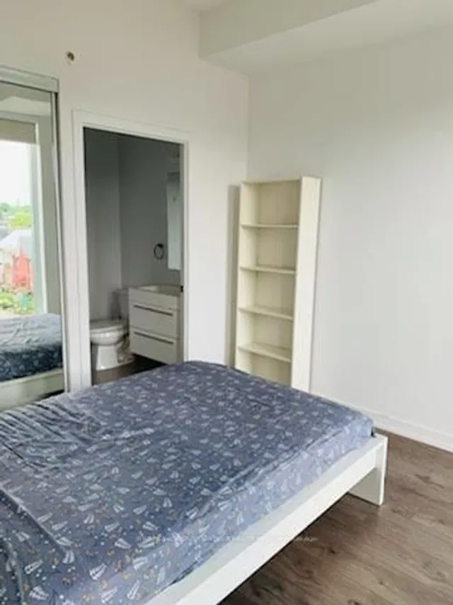 Additional image 5 of 297 College St Unit 518