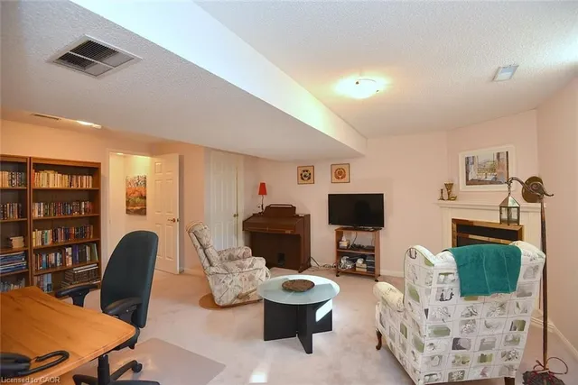 Additional image 31 of 137 Silverbirch Blvd