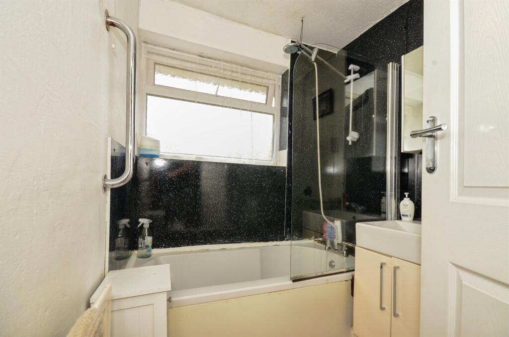 Additional image 10 of Roundwood Lane, HARPENDEN