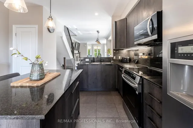 Additional image 17 of 1812 Burnhamthorpe Rd Unit 1