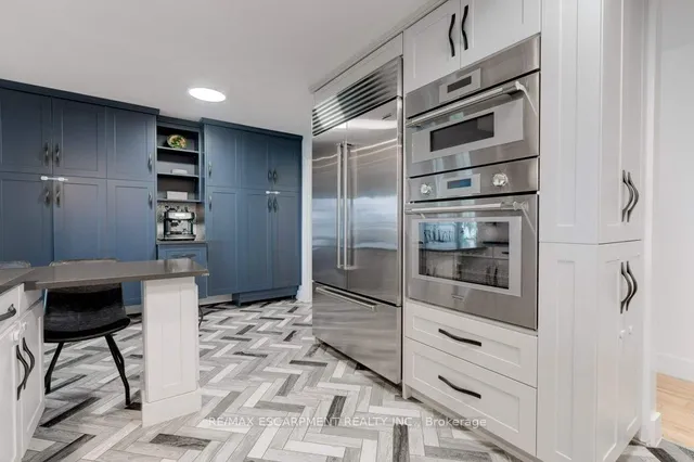 Additional image 22 of 636 WEST OVAL Dr