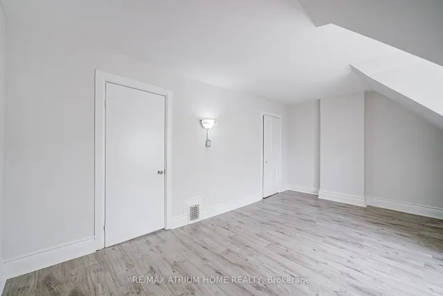 Additional image 41 of 1000 Dundas St