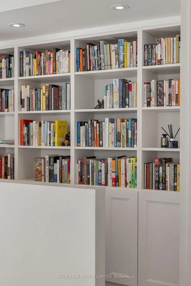 Additional image 21 of 800 King St Unit 811