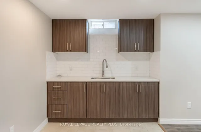 Additional image 38 of 1059 McClenahan Cres