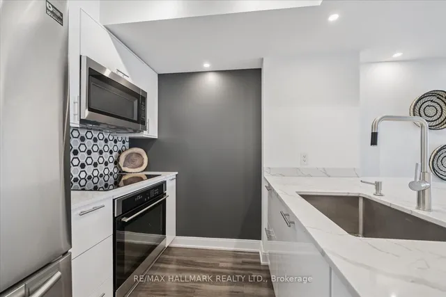 Additional image 26 of 125 Village Green Sq Unit 3006