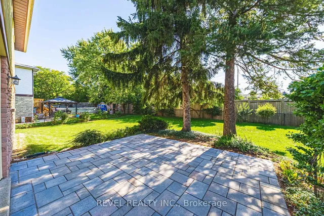 Additional image 35 of 594 Moorelands Cres