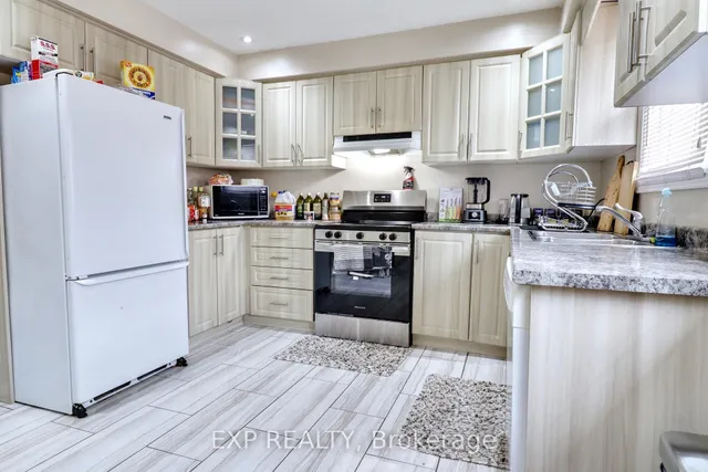 Additional image 7 of 28 Poinsettia Pl