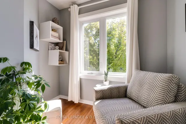 Additional image 30 of 2448 Capilano Cres