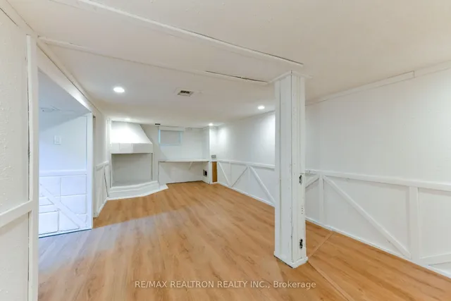 Additional image 36 of 150 Upper Canada Dr