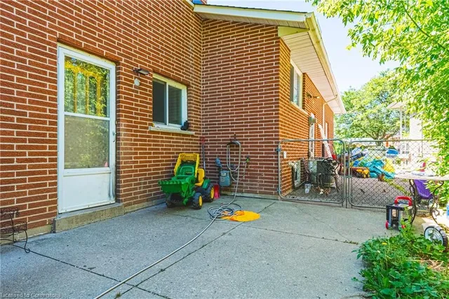 Additional image 26 of 49 Pinard St