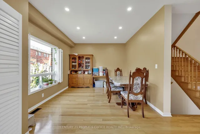 Additional image 17 of 46 Commodore Dr