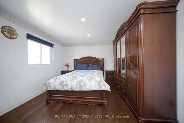 Additional image 26 of 28 Lincoln Crt