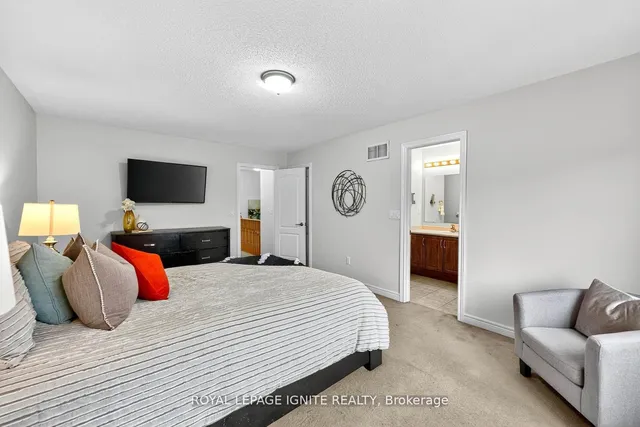 Additional image 25 of 24 Micarta Ave