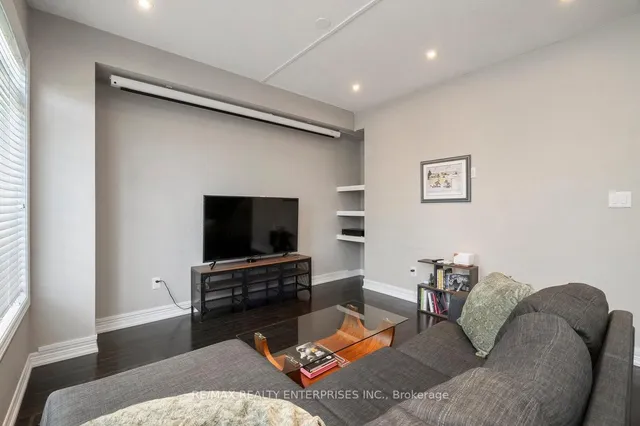 Additional image 42 of 215 Dundas St Unit 9