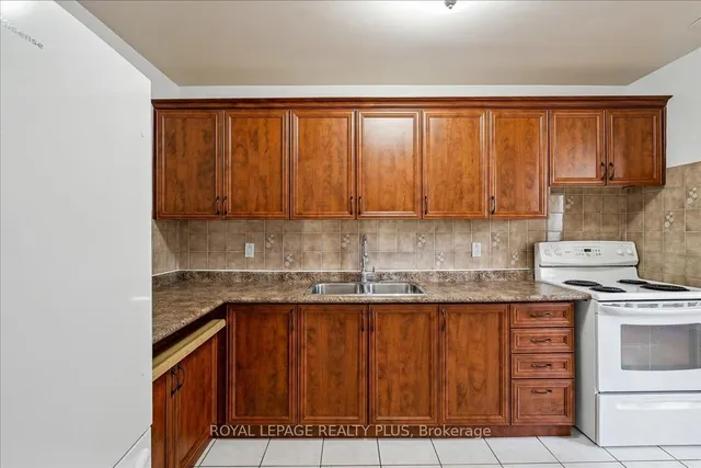 Additional image 13 of 1660 Bloor St Unit 102