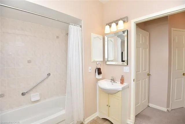 Additional image 28 of 137 Silverbirch Blvd