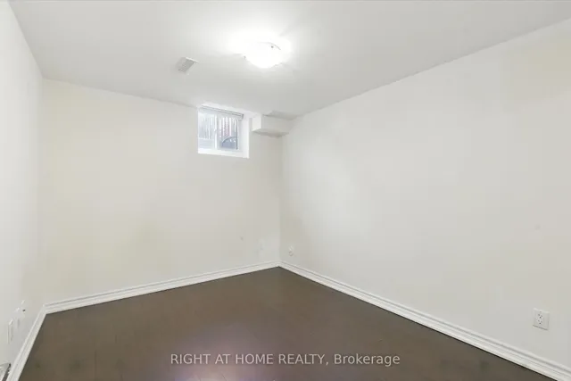 Additional image 32 of 1233 Lamont Cres