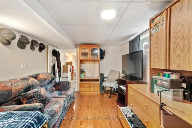 Additional image 37 of 836 Greycedar Cres