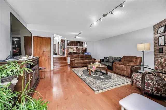 Additional image 27 of 140 Solomon Cres