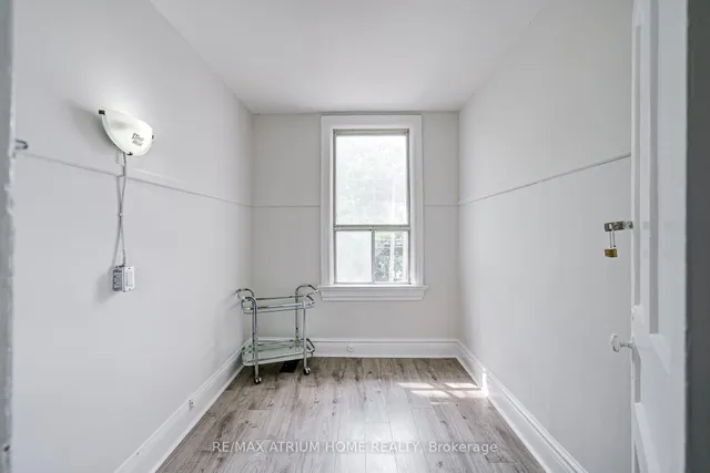 Additional image 37 of 1000 Dundas St