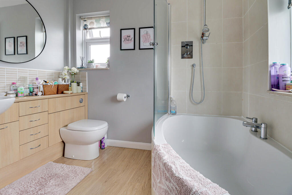 Additional image 18 of Springfield Crescent, Harpenden, Hertfordshire, AL5