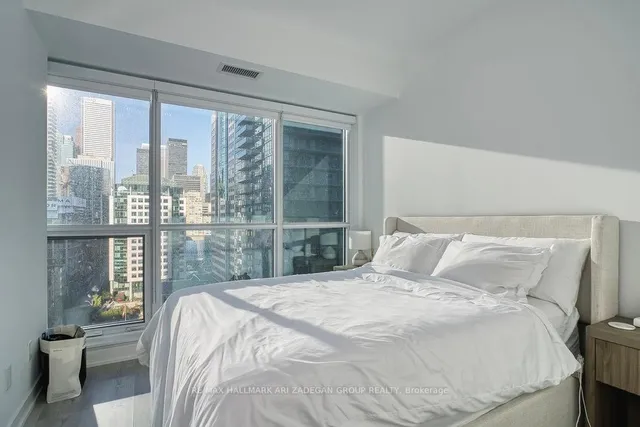 Additional image 15 of 327 King St Unit 1408