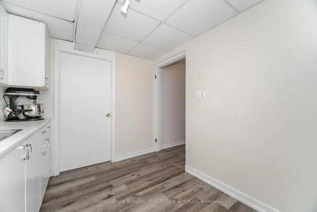 Additional image 33 of 2295 Barclay Rd