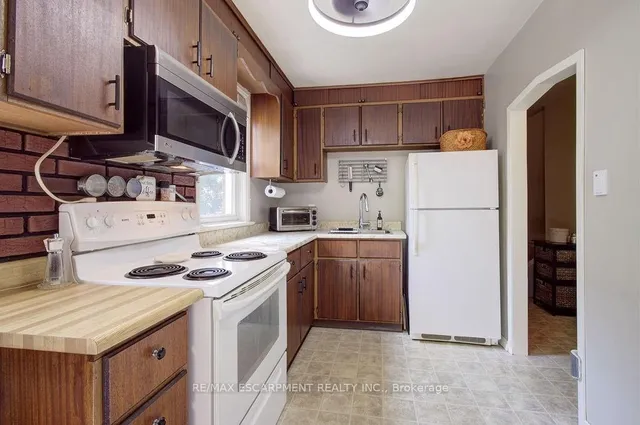 Additional image 16 of 402 Crockett St