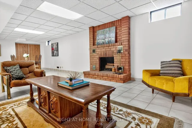 Additional image 28 of 1084 Grandeur Cres