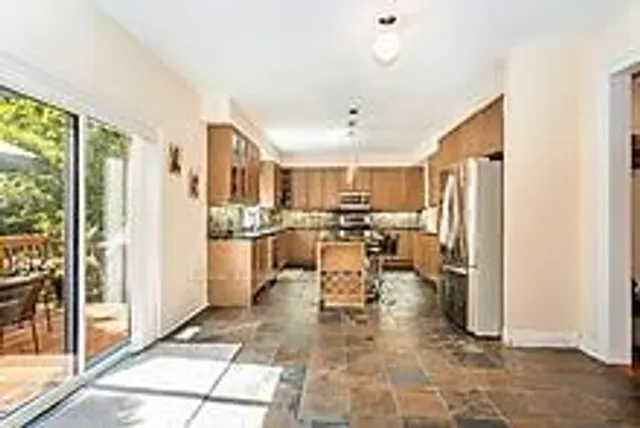 Additional image 15 of 36 Valleyridge Cres