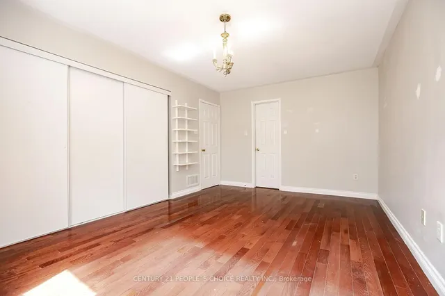 Additional image 17 of 272 Vintage Gate