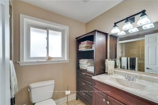 Additional image 10 of 1413 Safeway Cres