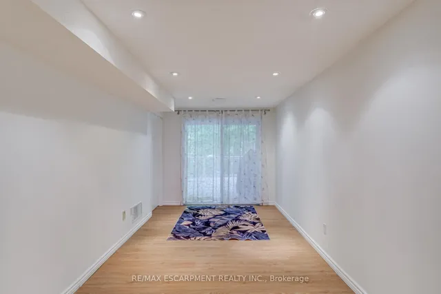 Additional image 36 of 1560 Kerns Rd Unit 5