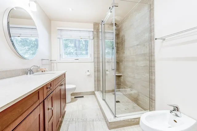 Additional image 33 of 1231 Kingsmead Cres