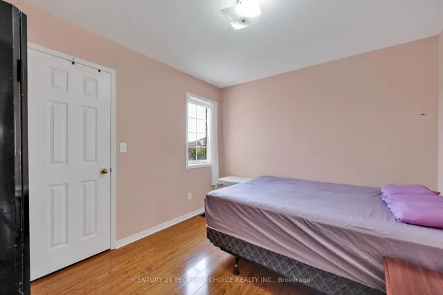 Additional image 25 of 46 Commodore Dr