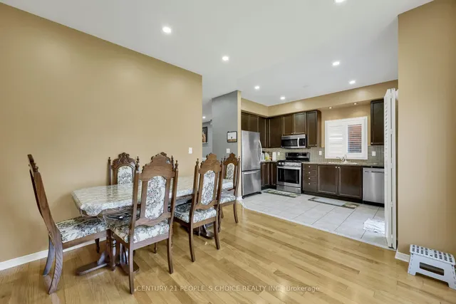 Additional image 22 of 46 Commodore Dr