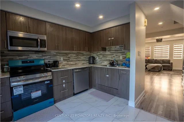 Additional image 15 of 28 Spadina Rd