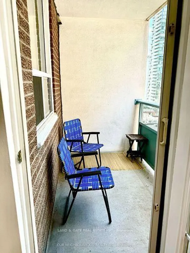 Additional image 14 of 30 Gloucester St Unit 1607