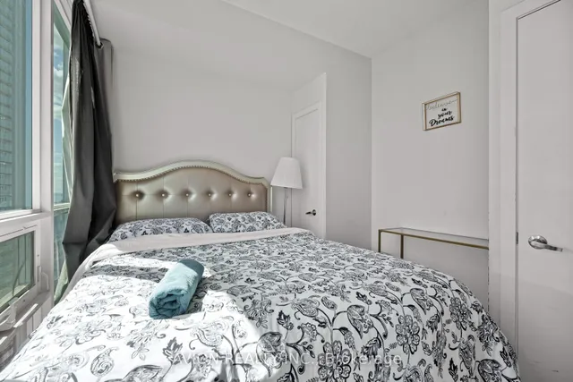 Additional image 10 of 65 Bremner Blvd Unit 3501