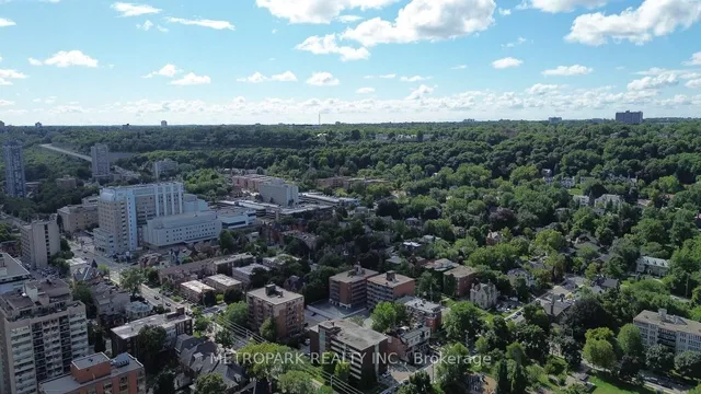 Additional image 36 of 85 Robinson St Unit 102